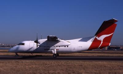 VH-TQS  QantasLink  DHC-8  Series 100.jpg