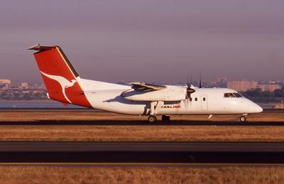 VH-TQW  QantasLink  DHC-8.jpg