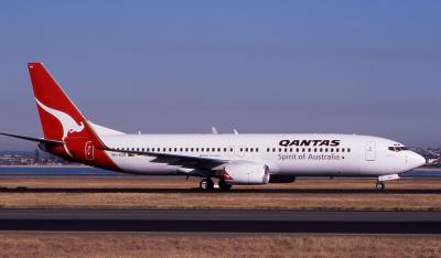 VH-VXR  Qantas B737-800.jpg