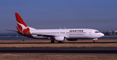 VH-VXS  Qantas B737-800  winglets.jpg