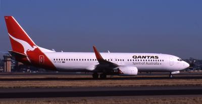 VH-VXS  Qantas B737-800 Winglets.jpg