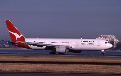 VH-ZXF  Qantas B767-300.jpg