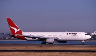 VH-ZXG  Qantas  B767-300.jpg