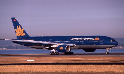 VN-A144  Vietnam Airlines  B777-200ER.jpg