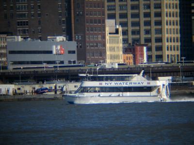 u41/anayv/medium/26964569.eCloseBoatNYCS50IMG_0264.jpg