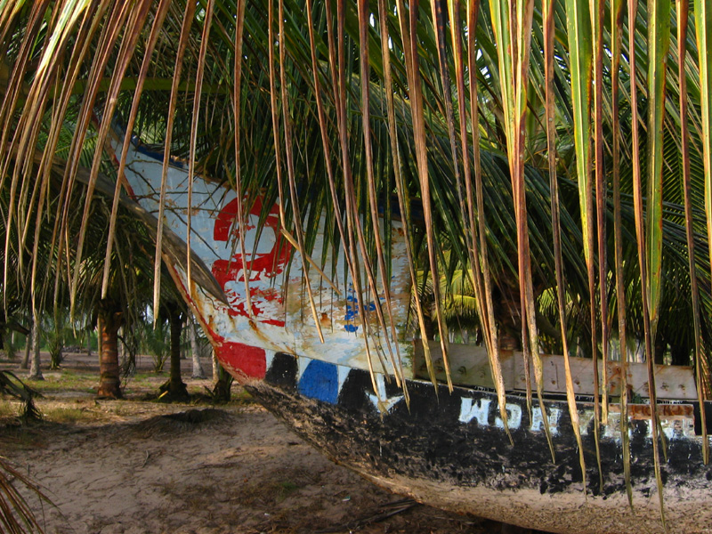 Dead canoe, Ana Mabou, Ghana