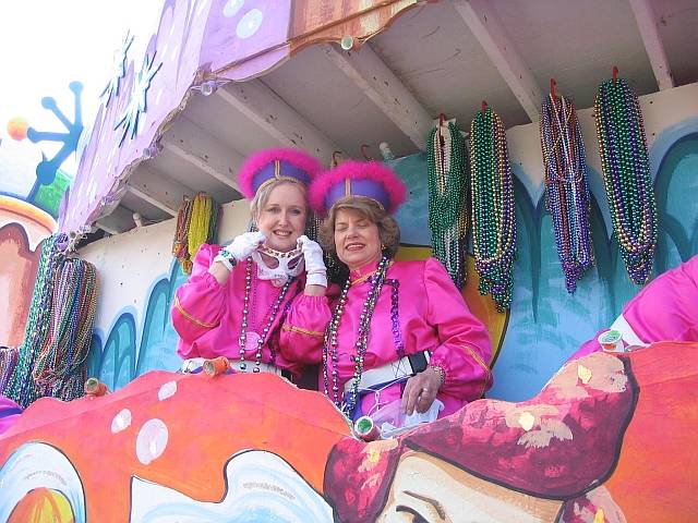 Marilyn and Cheryl before parade.JPG