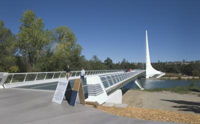 Suspension pedestrian bridge