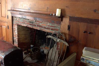 Bates House, Dining Room Fireplace