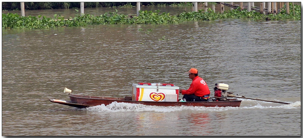 Ice cream delivery - Chao Phraya River near Bangkok