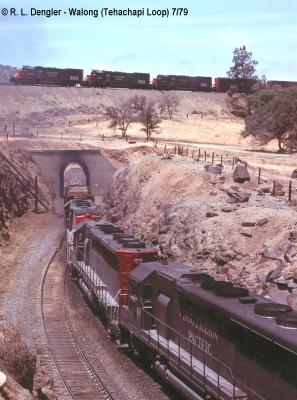 SP train crossing over itself at Walong, Tehachapi Loop