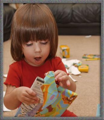 u41/f15todd/medium/33497930.gift11.jpg