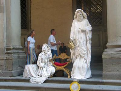 costmed outside gli uffizi.JPG