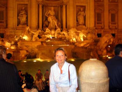 Toti in front ofTrevi Fountain.JPG