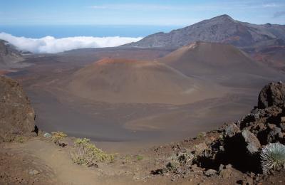 u41/goislands/medium/2660269.36HaleakalaJan99.jpg