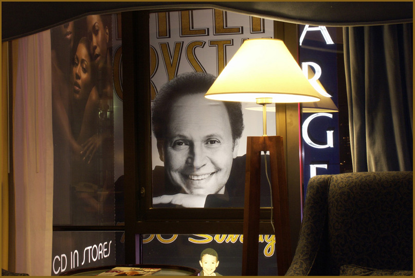 Billy Crystal peeping
