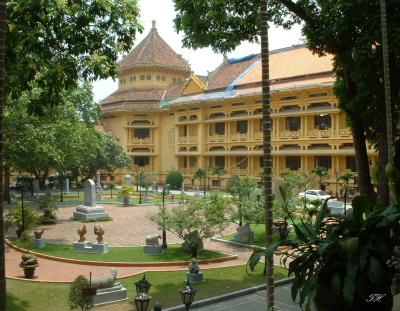 Vien Bao Tang Lich Su (Museum of History)-Ha Noi 