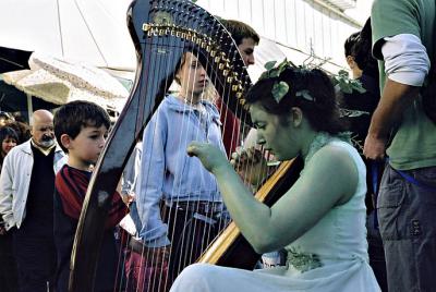 Harp Street musician 6884-102-23-pb.jpg