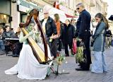 Harp Street musician 6884-102-13-pb.jpg