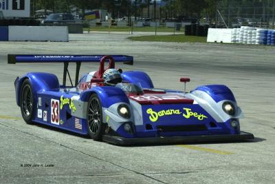 u41/jlester343/medium/27061739.2004_SEBRING_P1_33_sm.jpg