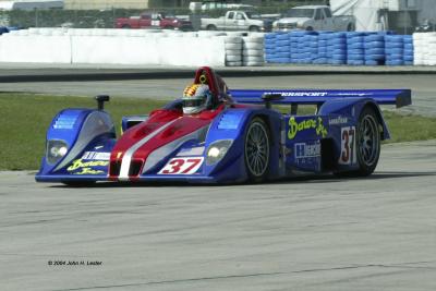 u41/jlester343/medium/27061740.2004_SEBRING_P1_37_sm.jpg