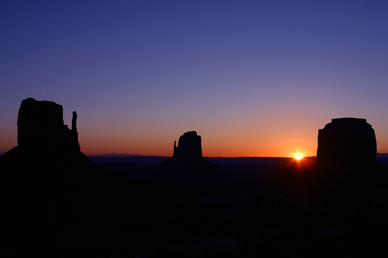 Monument Valley 1020fix800x600.jpg