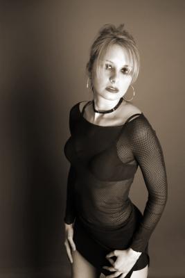 kel_mesh_bluebg_sep01.jpg