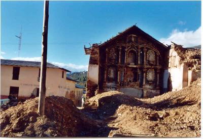 The crumbled church of Chavin de Patriarca. Earthquakes are not far away in this area...