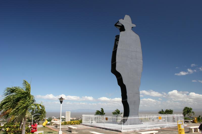 Silhouette of Sandino on top of hill in Managua