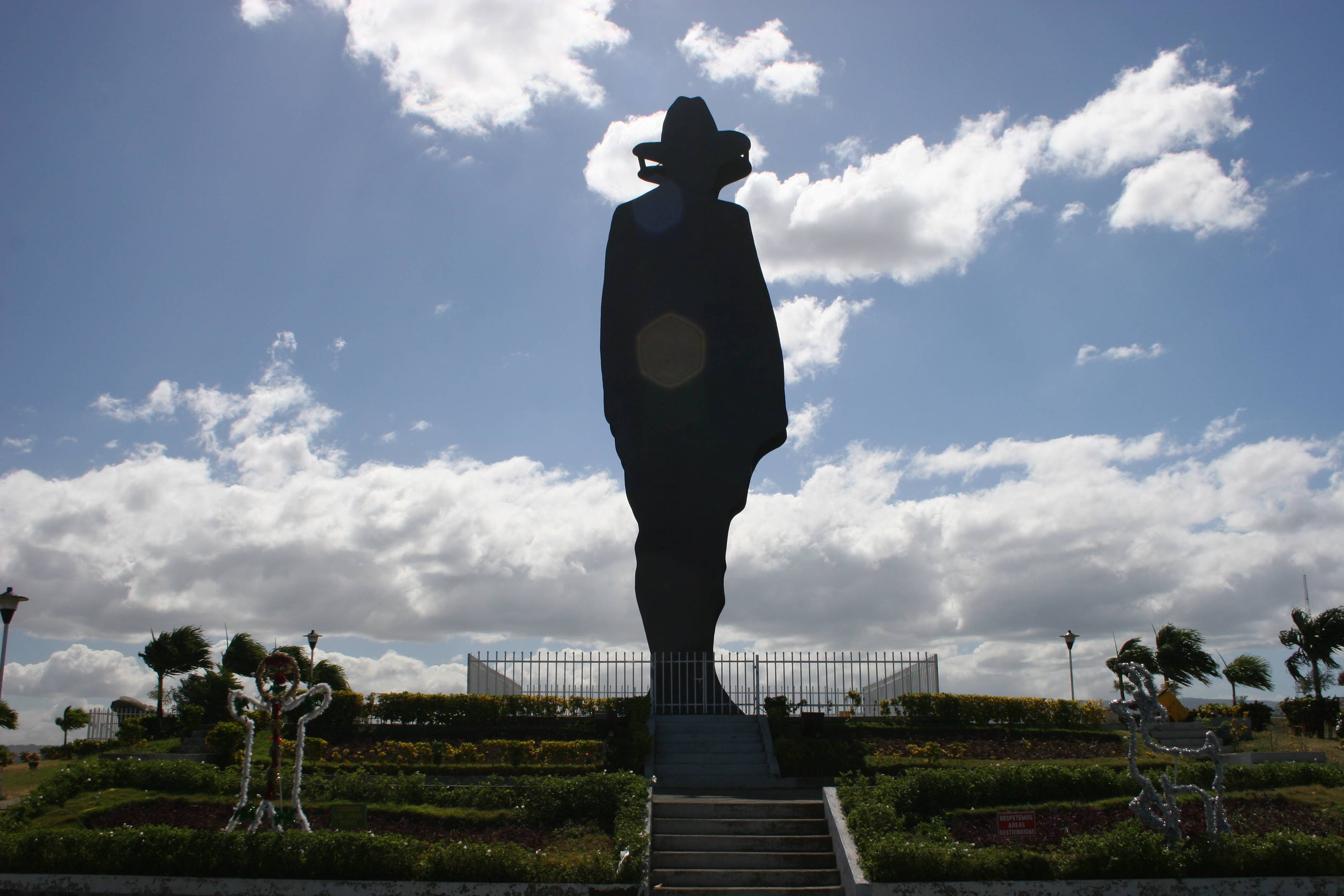 Silhouette of Sandino on top of hill in Managua