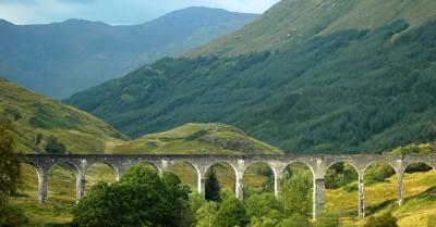 u41/miggy/medium/33508563.GlenfinnanViaduct.jpg