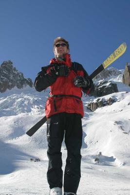 loftur challenged by one-ski telemarking