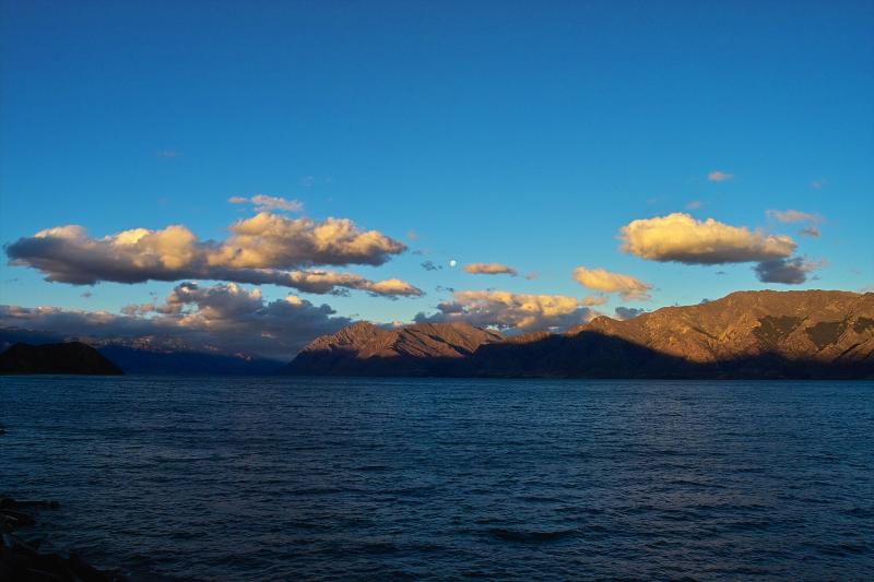 Moon and evening Hawea