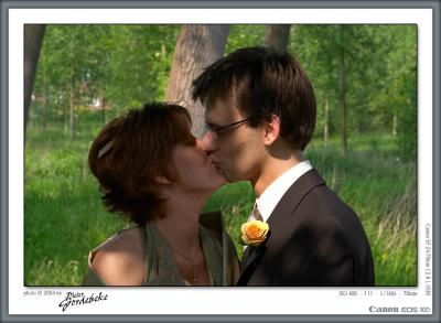 Kiss in the shade