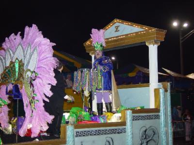 u41/ravenoaks/medium/39543244.Resized_MARDIGRASNIGHTPARADE016.jpg