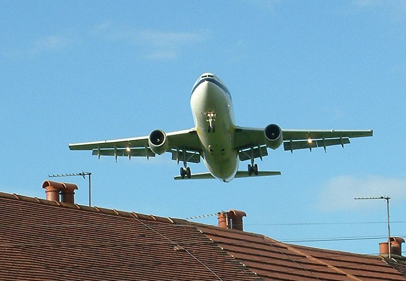 Noisy Neighbours
