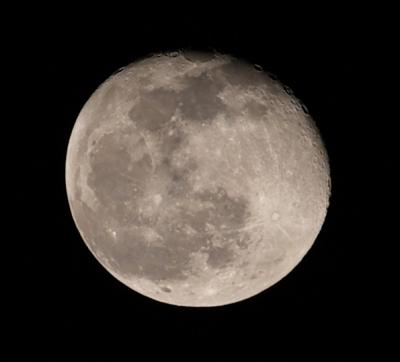 March moon (283 mm) OlyVP3080674.jpg