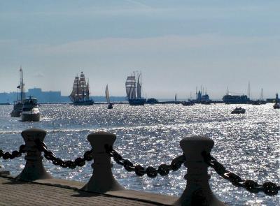 u41/stealthfti/medium/26874590.TallShips.jpg