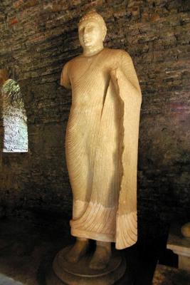 Statue inside Thuparama