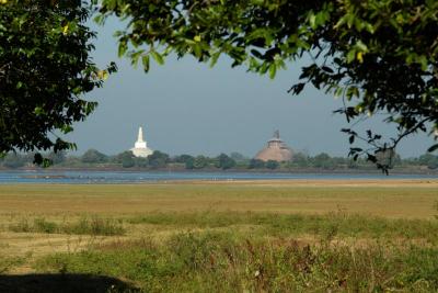 Ruvanvelisaya and Ancient Dagoba