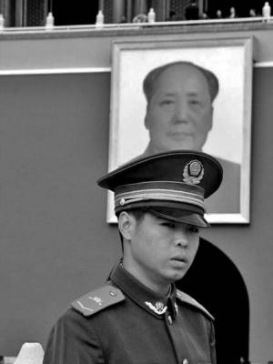 guarding chairman Mao