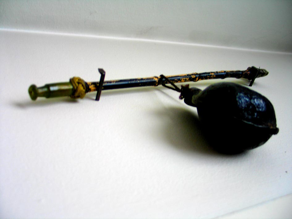 Guizhou pipe and tobacco pouch.jpg