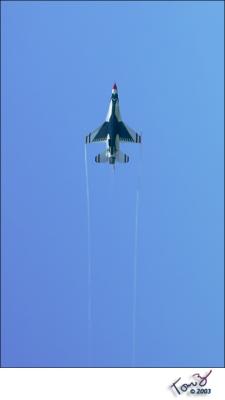 An F-16 from the Thunderbirds
