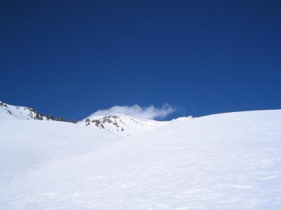  Met 4 summit parties  who were blown off the mountain at Helen Lake or above. None got the summit, or looked happy about it.