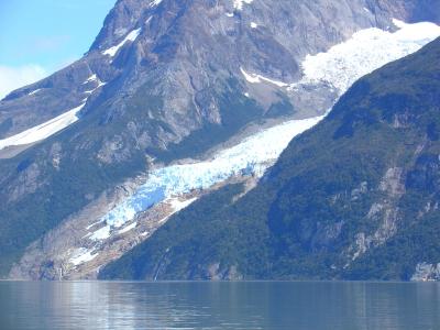 Ventisquero Balmaceda -- hanging glaciar