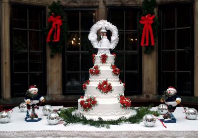 u42/4rixpix/medium/27258502.WeddingCake.jpg