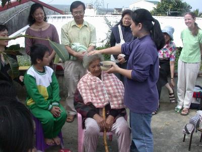 Mrs. Hng  (83 yo)