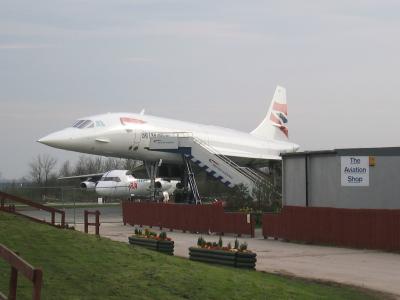 Concorde in place at Viewing Park. 01.04.04.jpg