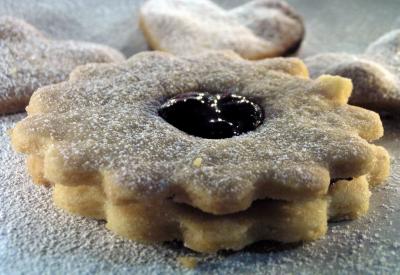 Linzer with blueberry