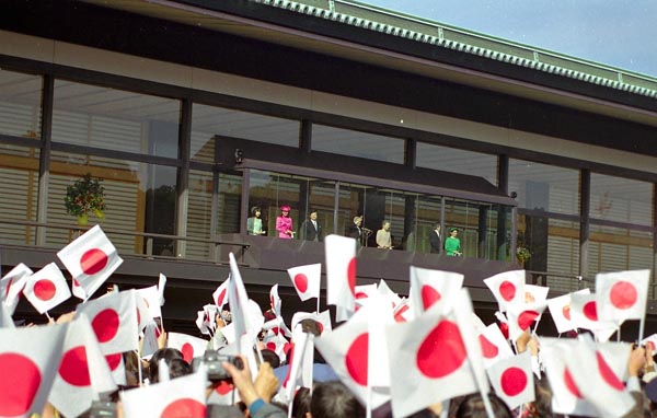 Emperor Akihito waves at well-wishers shouting Banzai! - Chowaden Balcony